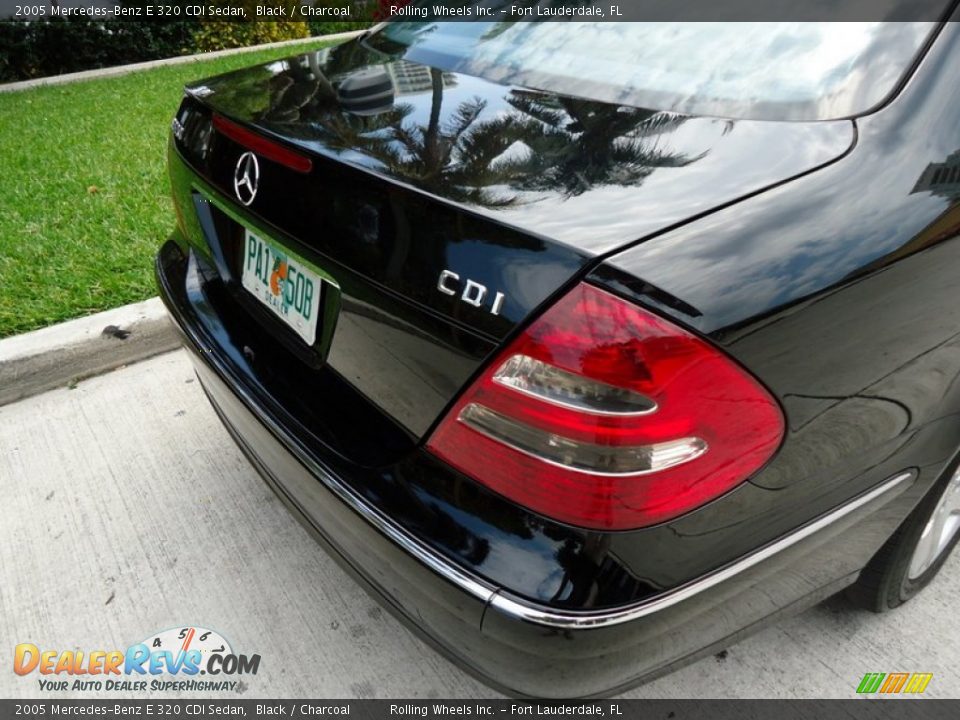 2005 Mercedes-Benz E 320 CDI Sedan Black / Charcoal Photo #26