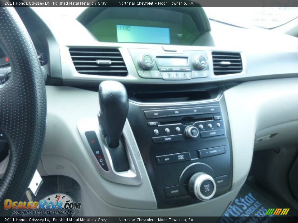 Controls of 2011 Honda Odyssey LX Photo #18