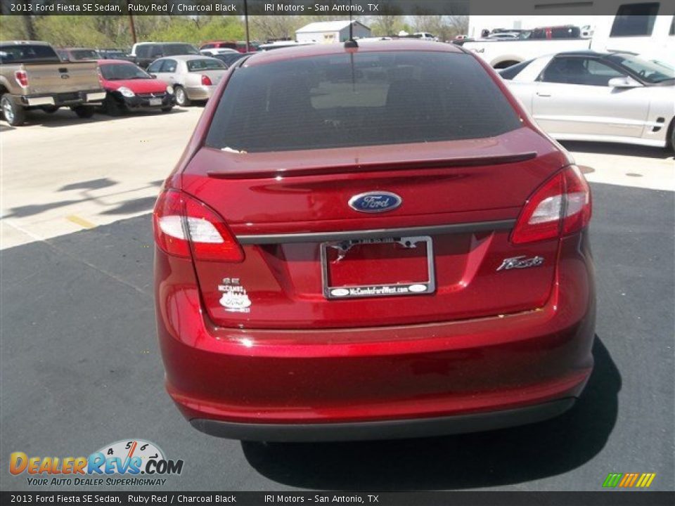 2013 Ford Fiesta SE Sedan Ruby Red / Charcoal Black Photo #4