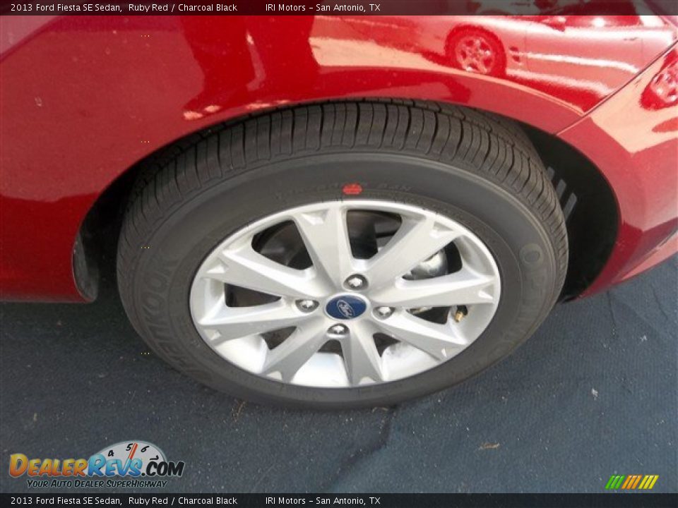 2013 Ford Fiesta SE Sedan Ruby Red / Charcoal Black Photo #11