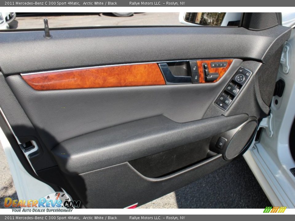 2011 Mercedes-Benz C 300 Sport 4Matic Arctic White / Black Photo #11