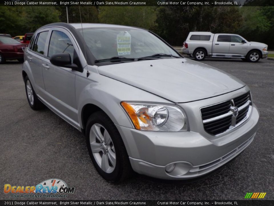 Front 3/4 View of 2011 Dodge Caliber Mainstreet Photo #11