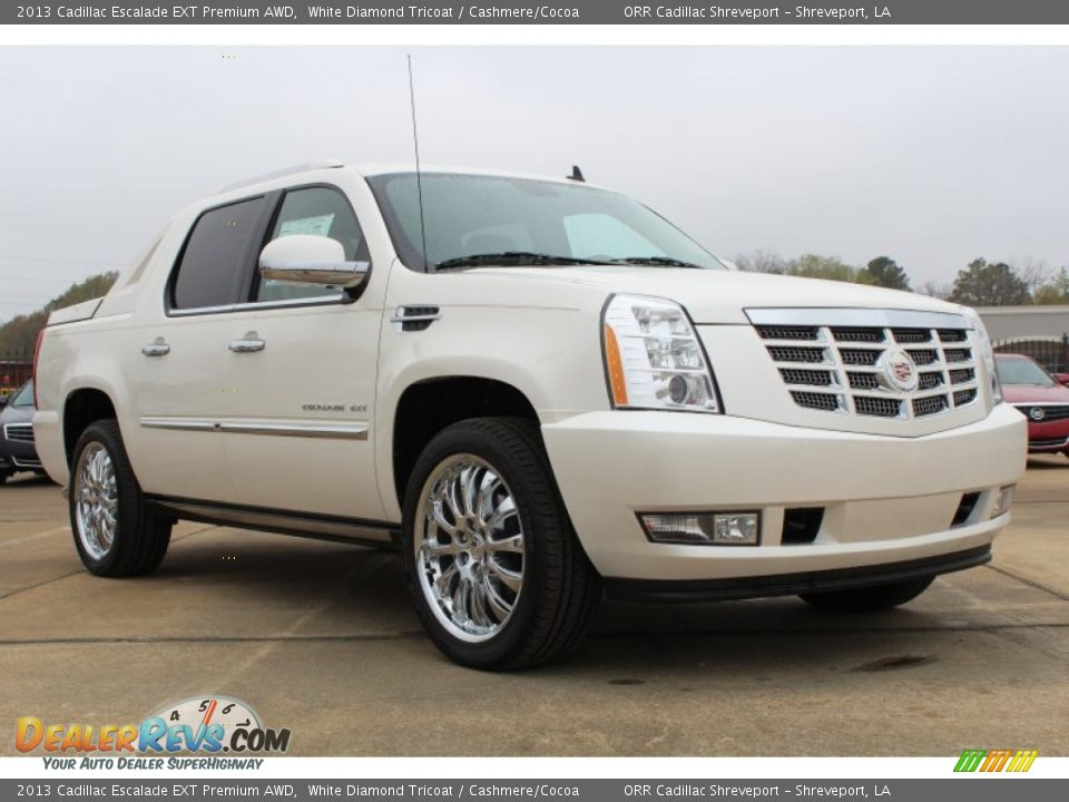 Front 3/4 View of 2013 Cadillac Escalade EXT Premium AWD Photo #1
