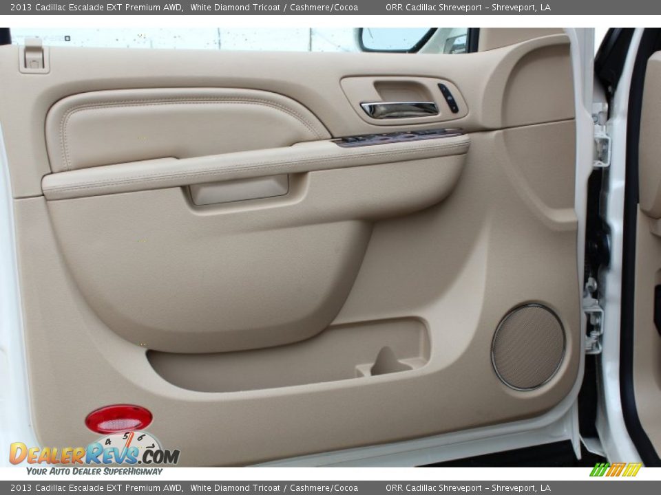 Door Panel of 2013 Cadillac Escalade EXT Premium AWD Photo #15