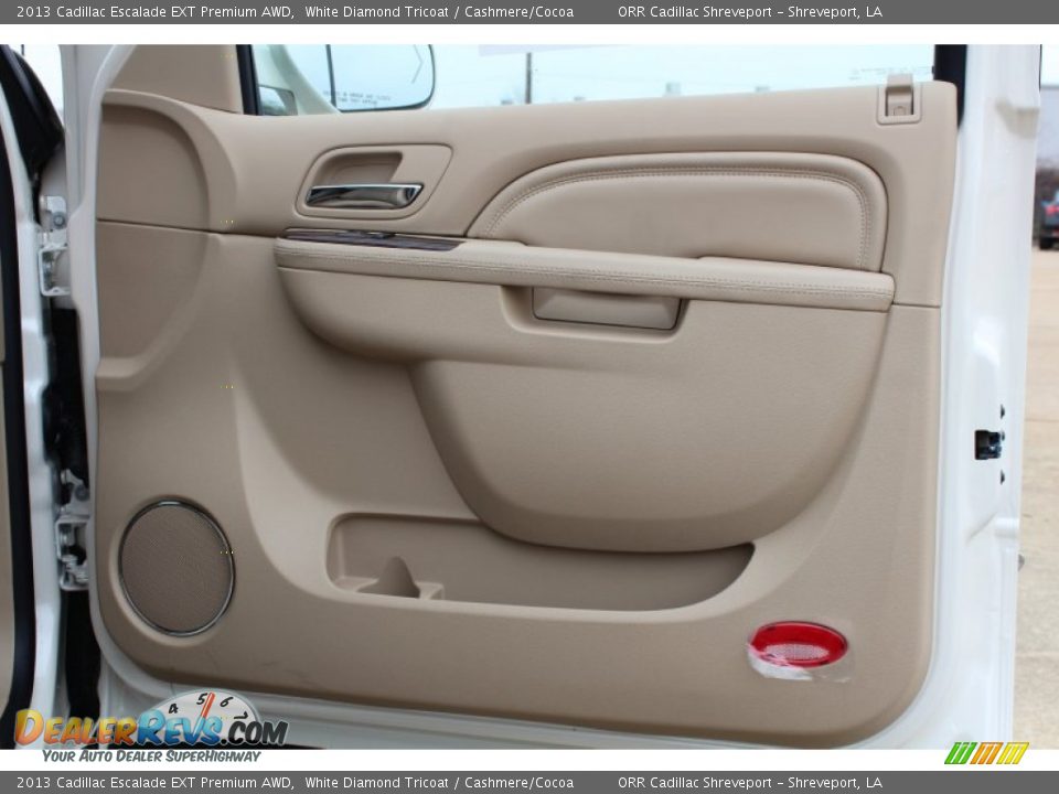 Door Panel of 2013 Cadillac Escalade EXT Premium AWD Photo #17