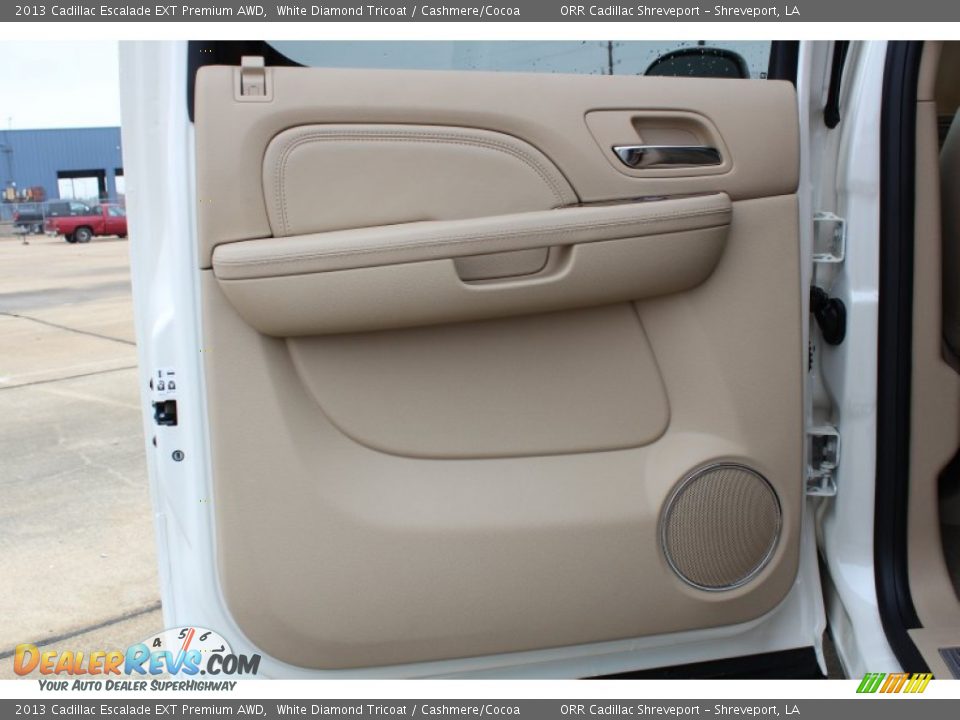 Door Panel of 2013 Cadillac Escalade EXT Premium AWD Photo #19
