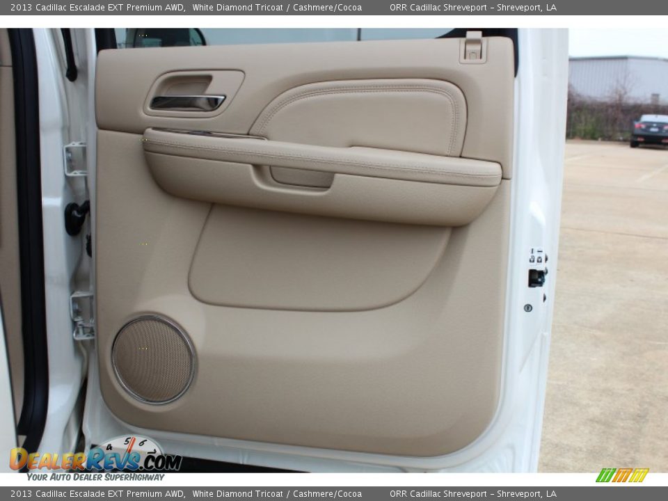 Door Panel of 2013 Cadillac Escalade EXT Premium AWD Photo #21