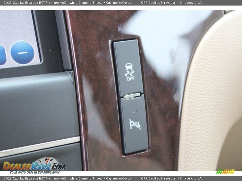 Controls of 2013 Cadillac Escalade EXT Premium AWD Photo #33