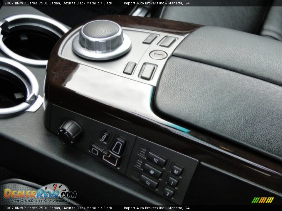Controls of 2007 BMW 7 Series 750Li Sedan Photo #23