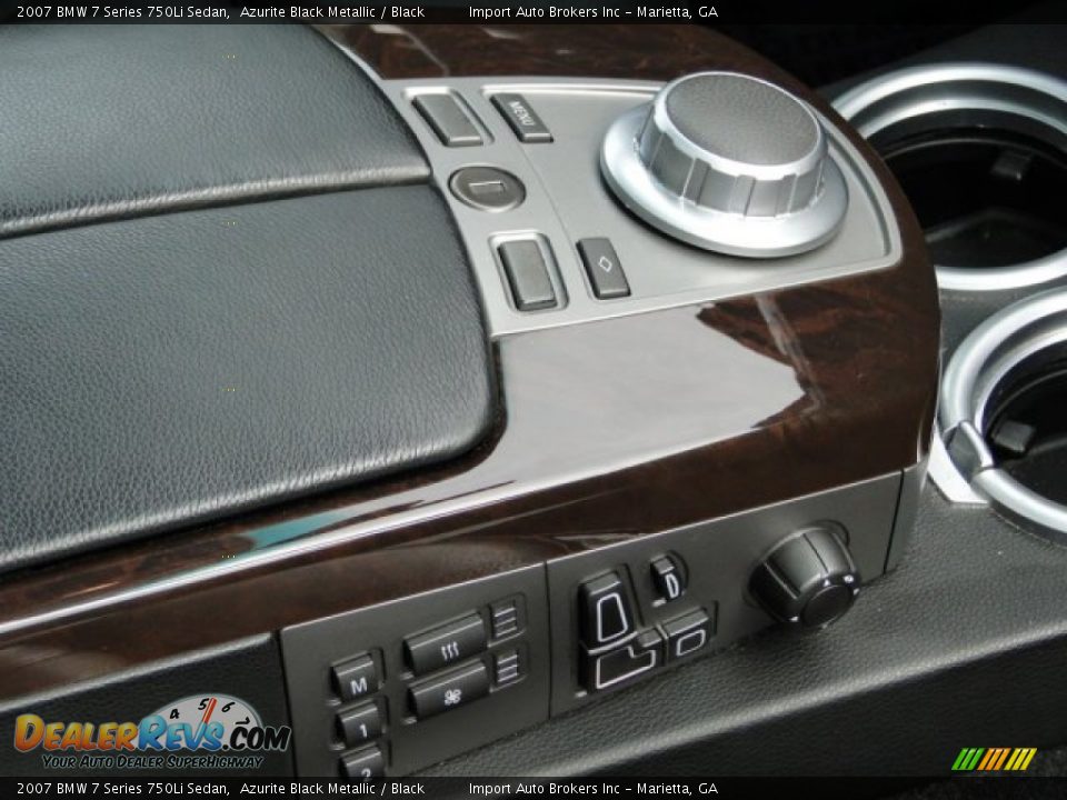 Controls of 2007 BMW 7 Series 750Li Sedan Photo #24