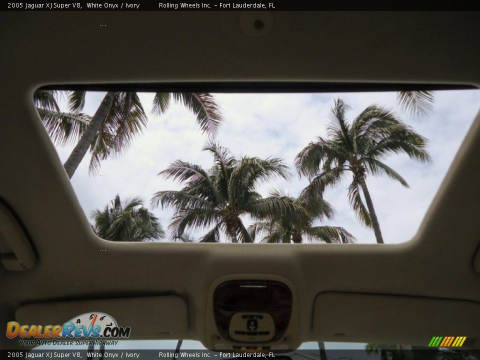 Sunroof of 2005 Jaguar XJ Super V8 Photo #8