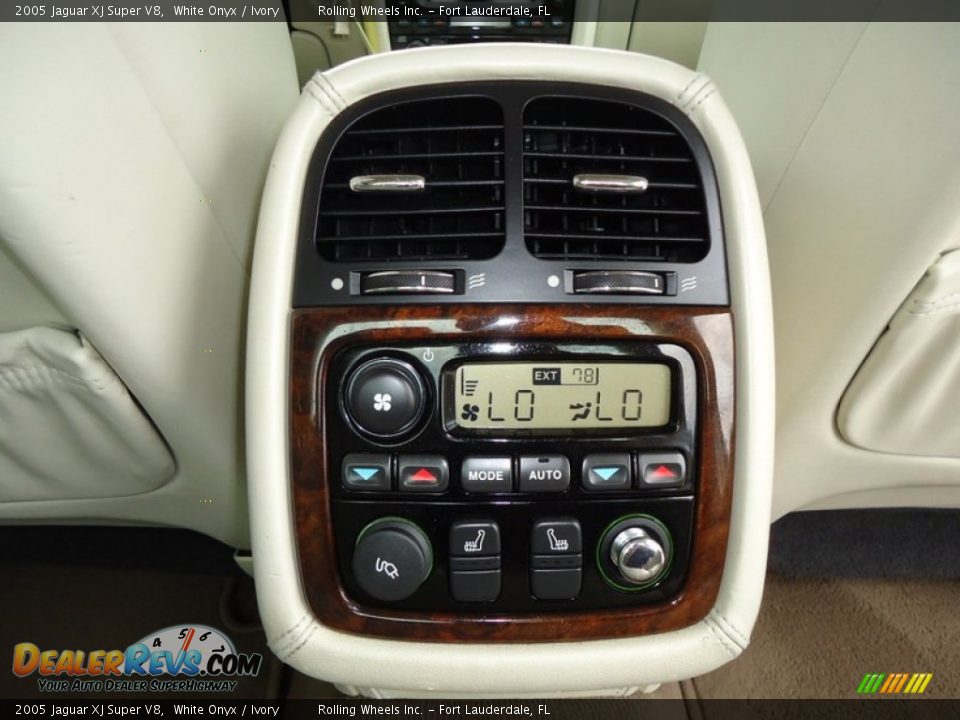 Controls of 2005 Jaguar XJ Super V8 Photo #15