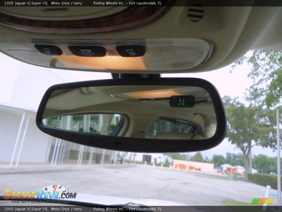 2005 Jaguar XJ Super V8 White Onyx / Ivory Photo #17