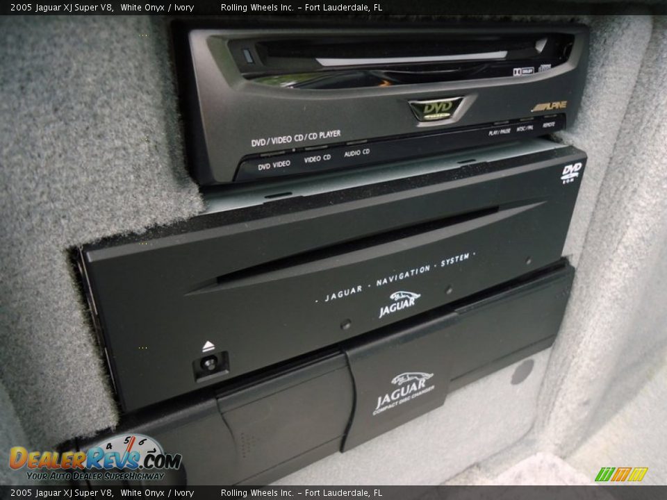 Audio System of 2005 Jaguar XJ Super V8 Photo #21