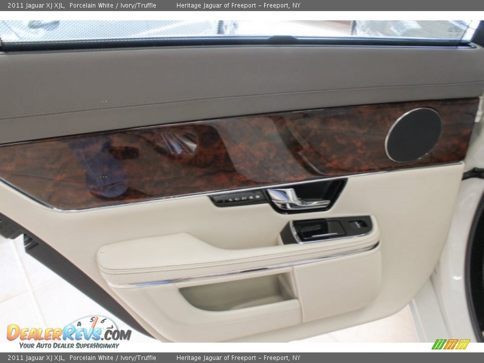 2011 Jaguar XJ XJL Porcelain White / Ivory/Truffle Photo #12