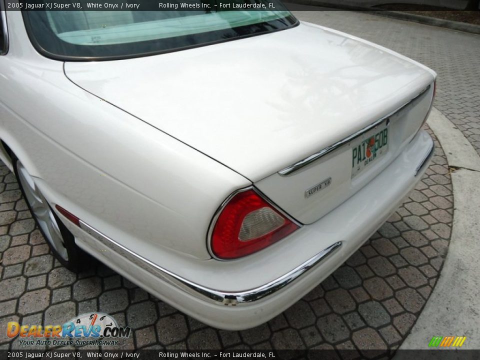 2005 Jaguar XJ Super V8 White Onyx / Ivory Photo #24
