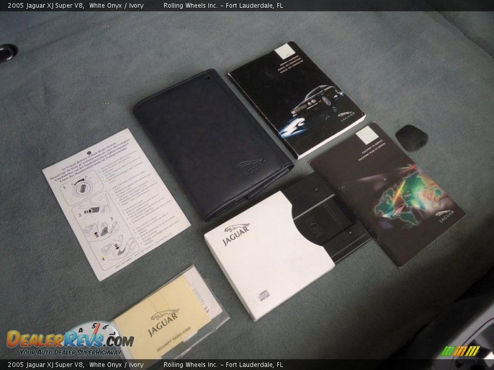 Books/Manuals of 2005 Jaguar XJ Super V8 Photo #25