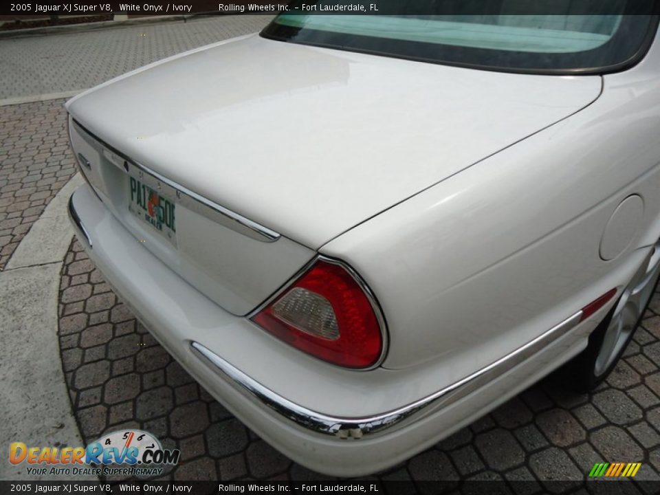 2005 Jaguar XJ Super V8 White Onyx / Ivory Photo #29
