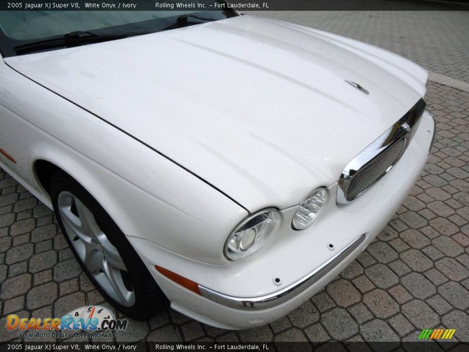2005 Jaguar XJ Super V8 White Onyx / Ivory Photo #31