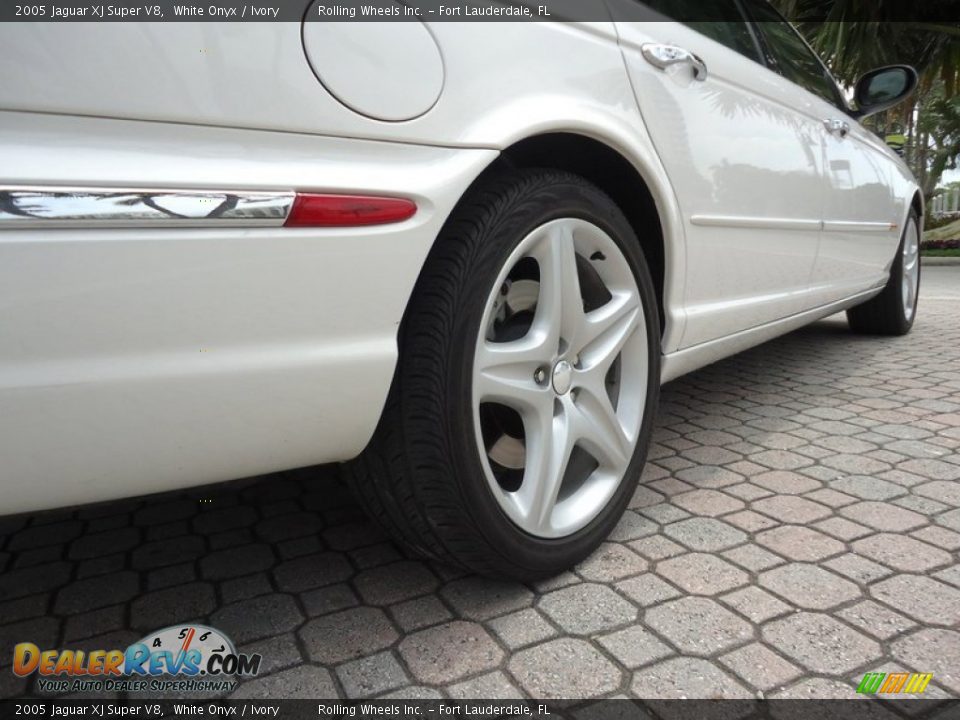 2005 Jaguar XJ Super V8 White Onyx / Ivory Photo #32