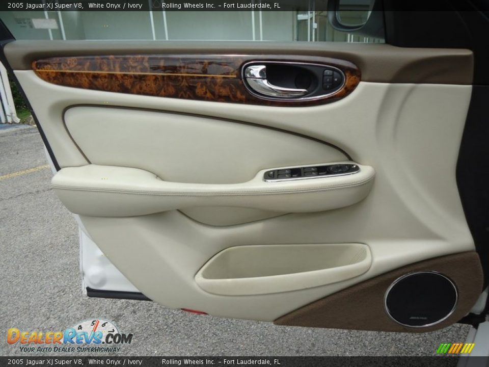 Door Panel of 2005 Jaguar XJ Super V8 Photo #33