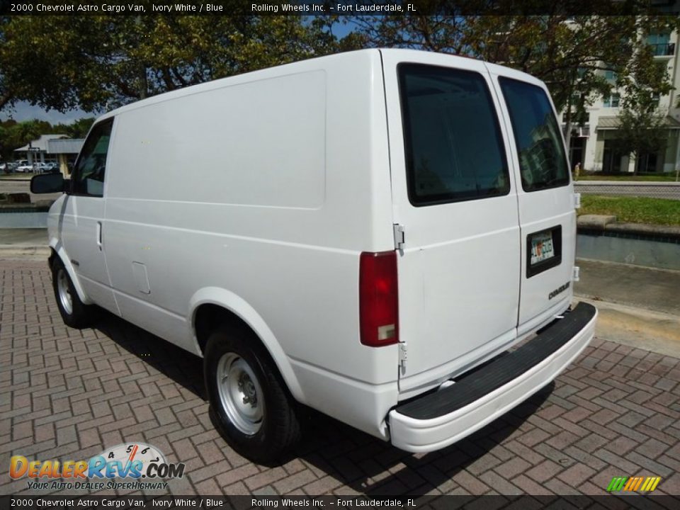 2000 Chevrolet Astro Cargo Van Ivory White / Blue Photo #7