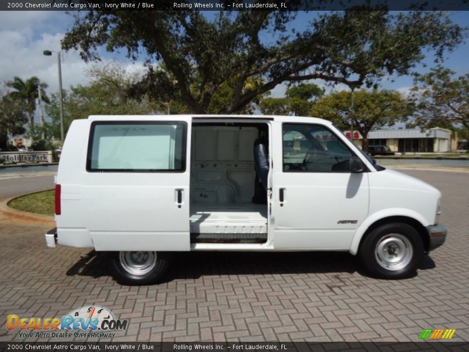 Ivory White 2000 Chevrolet Astro Cargo Van Photo #8