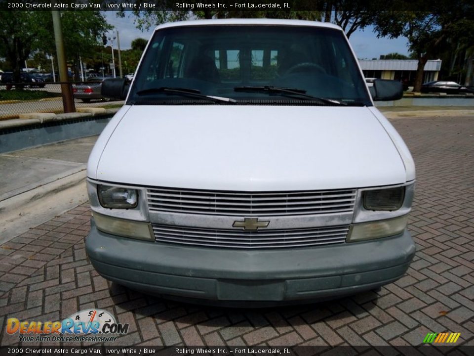 2000 Chevrolet Astro Cargo Van Ivory White / Blue Photo #21