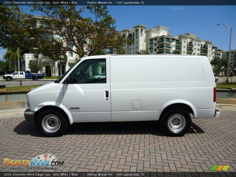 2000 Chevrolet Astro Cargo Van Ivory White / Blue Photo #28