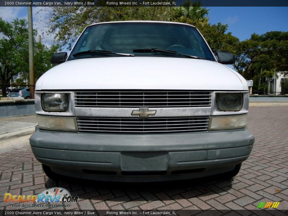 2000 Chevrolet Astro Cargo Van Ivory White / Blue Photo #30