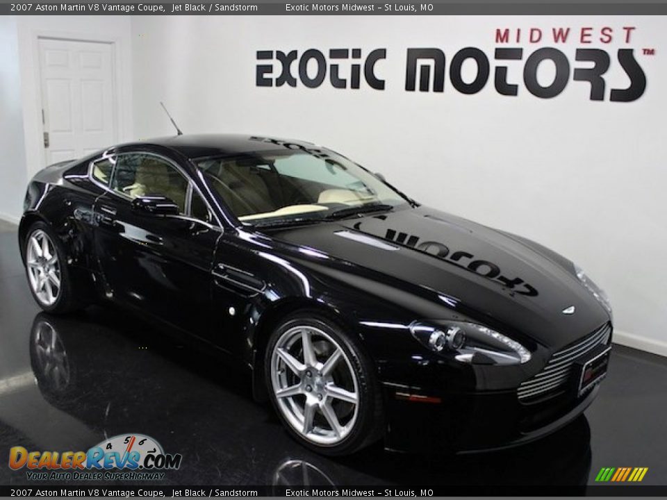 Front 3/4 View of 2007 Aston Martin V8 Vantage Coupe Photo #11
