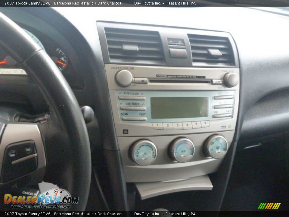 Controls of 2007 Toyota Camry SE V6 Photo #18