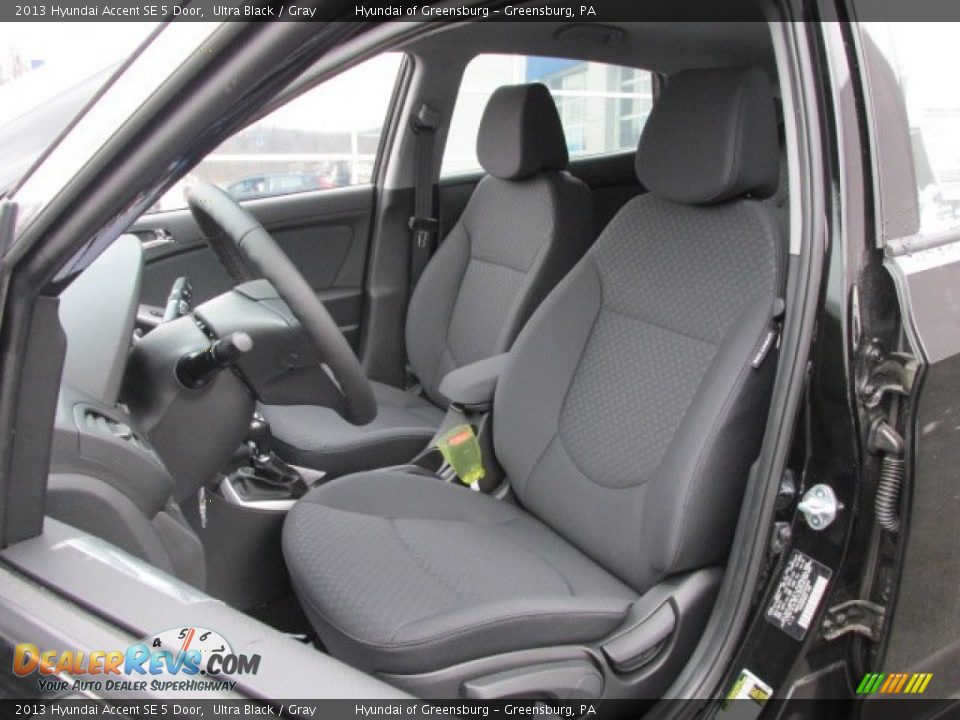 Front Seat of 2013 Hyundai Accent SE 5 Door Photo #7