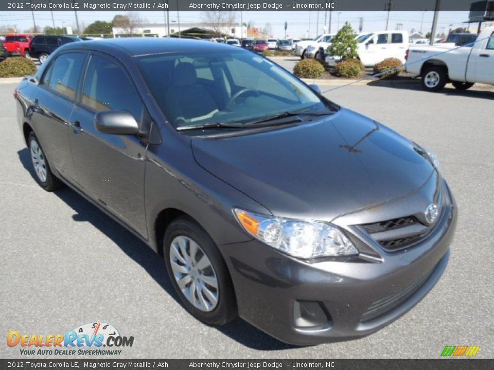 Front 3/4 View of 2012 Toyota Corolla LE Photo #2