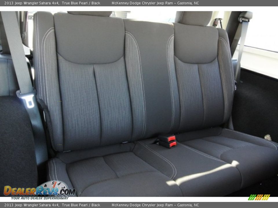 2013 Jeep Wrangler Sahara 4x4 True Blue Pearl / Black Photo #18