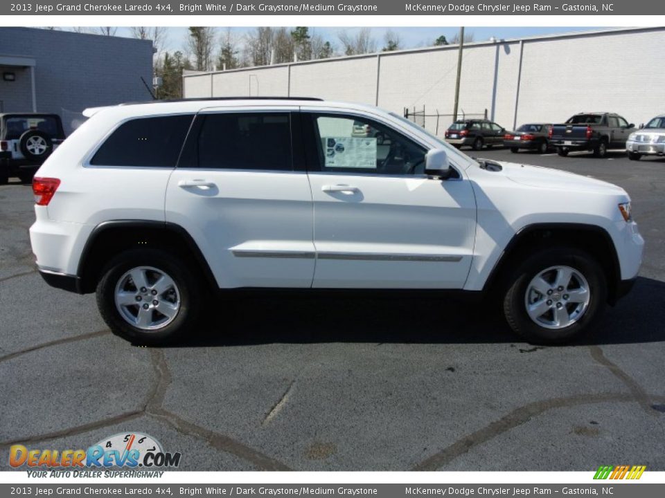 2013 Jeep Grand Cherokee Laredo 4x4 Bright White / Dark Graystone/Medium Graystone Photo #6