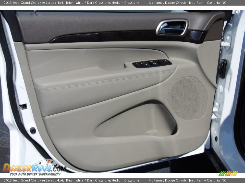 2013 Jeep Grand Cherokee Laredo 4x4 Bright White / Dark Graystone/Medium Graystone Photo #8
