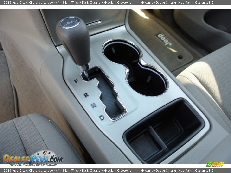 2013 Jeep Grand Cherokee Laredo 4x4 Bright White / Dark Graystone/Medium Graystone Photo #9