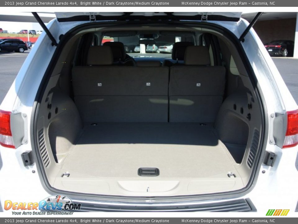 2013 Jeep Grand Cherokee Laredo 4x4 Bright White / Dark Graystone/Medium Graystone Photo #15