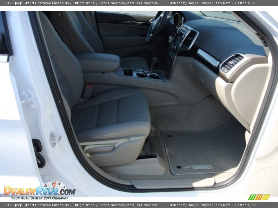 2013 Jeep Grand Cherokee Laredo 4x4 Bright White / Dark Graystone/Medium Graystone Photo #16