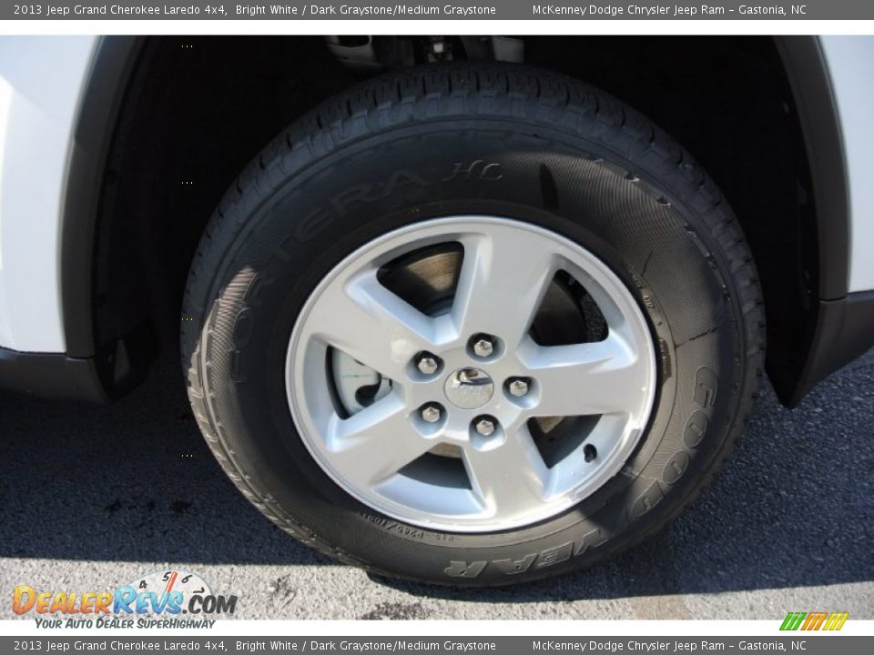 2013 Jeep Grand Cherokee Laredo 4x4 Bright White / Dark Graystone/Medium Graystone Photo #18