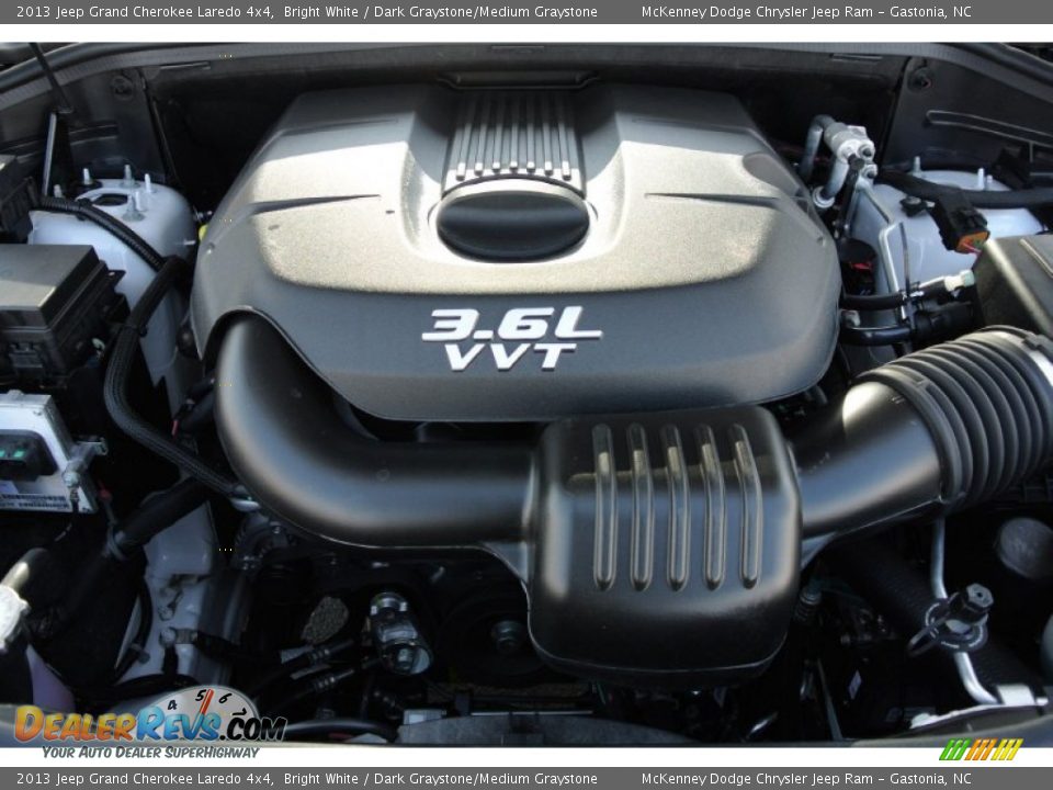 2013 Jeep Grand Cherokee Laredo 4x4 Bright White / Dark Graystone/Medium Graystone Photo #19