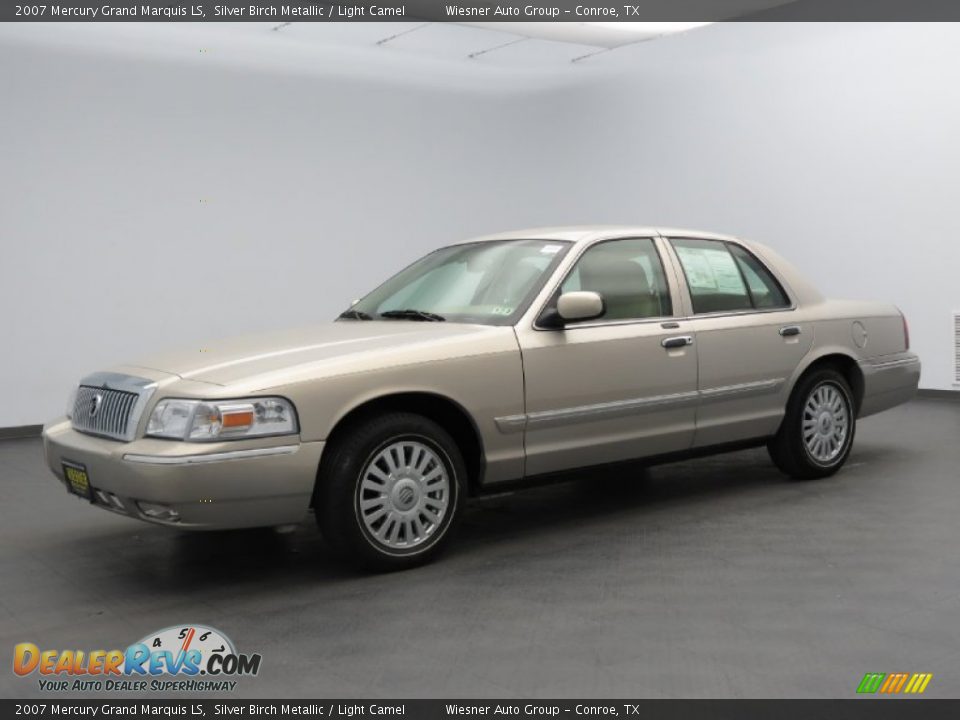 Front 3/4 View of 2007 Mercury Grand Marquis LS Photo #1