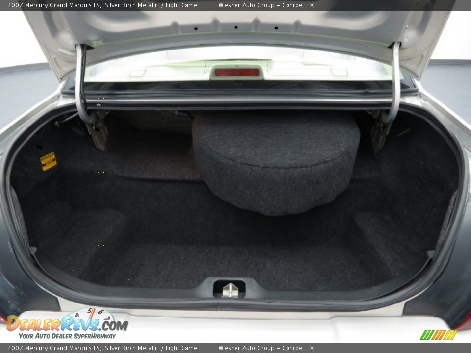 2007 Mercury Grand Marquis LS Trunk Photo #9