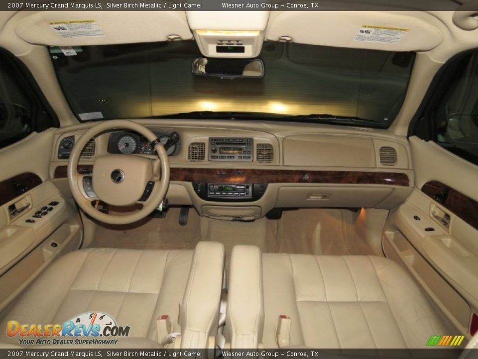Dashboard of 2007 Mercury Grand Marquis LS Photo #16