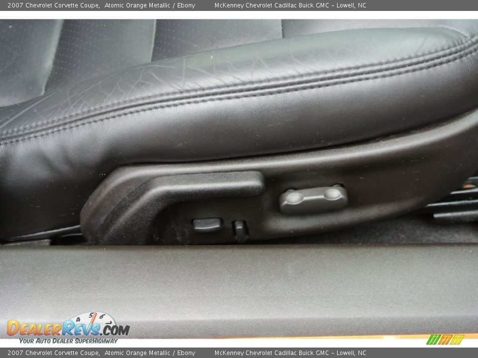Controls of 2007 Chevrolet Corvette Coupe Photo #24