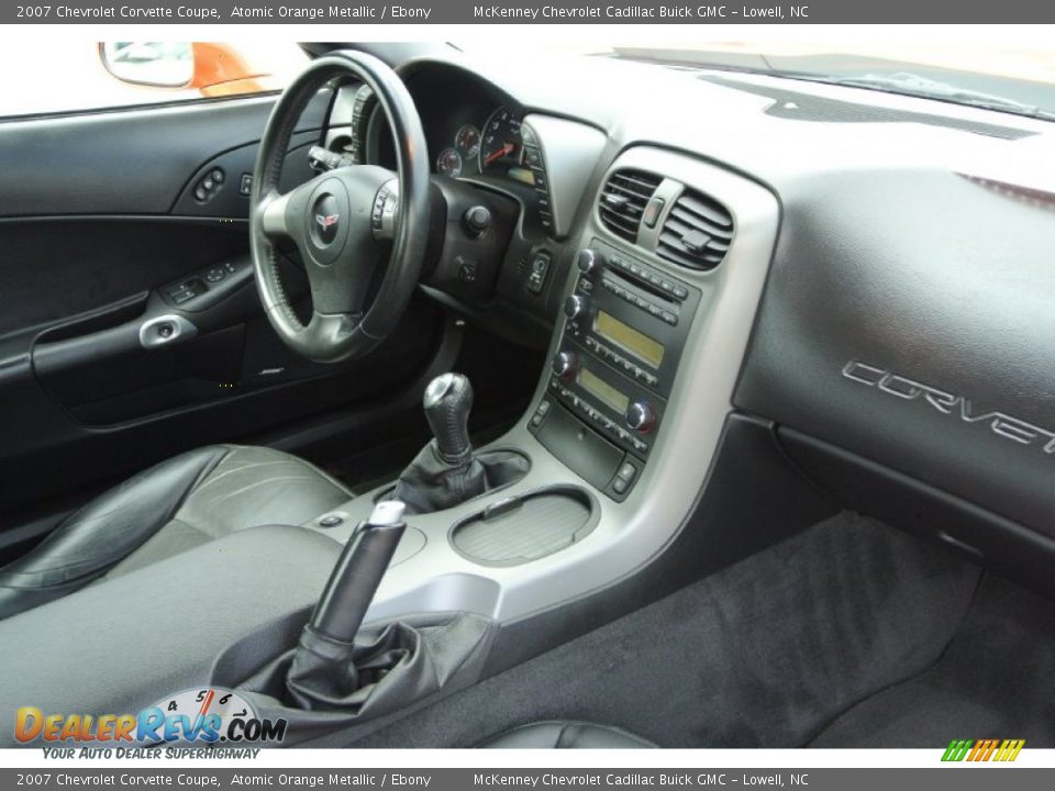 Dashboard of 2007 Chevrolet Corvette Coupe Photo #25