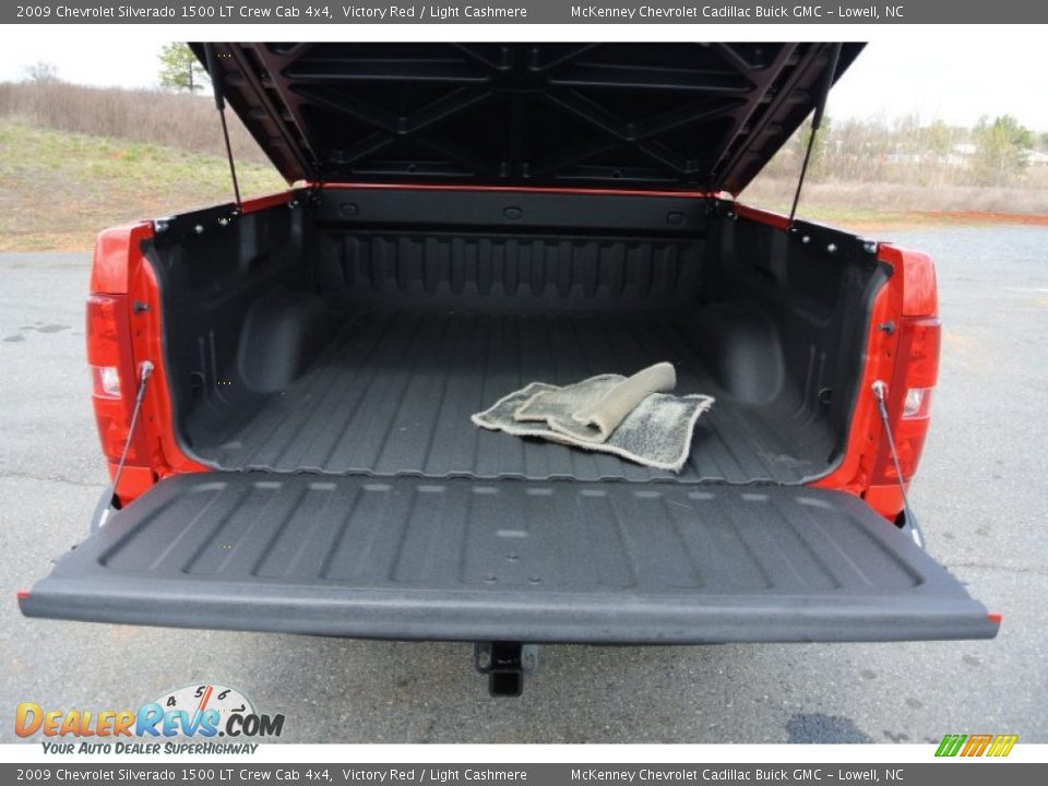 2009 Chevrolet Silverado 1500 LT Crew Cab 4x4 Victory Red / Light Cashmere Photo #18