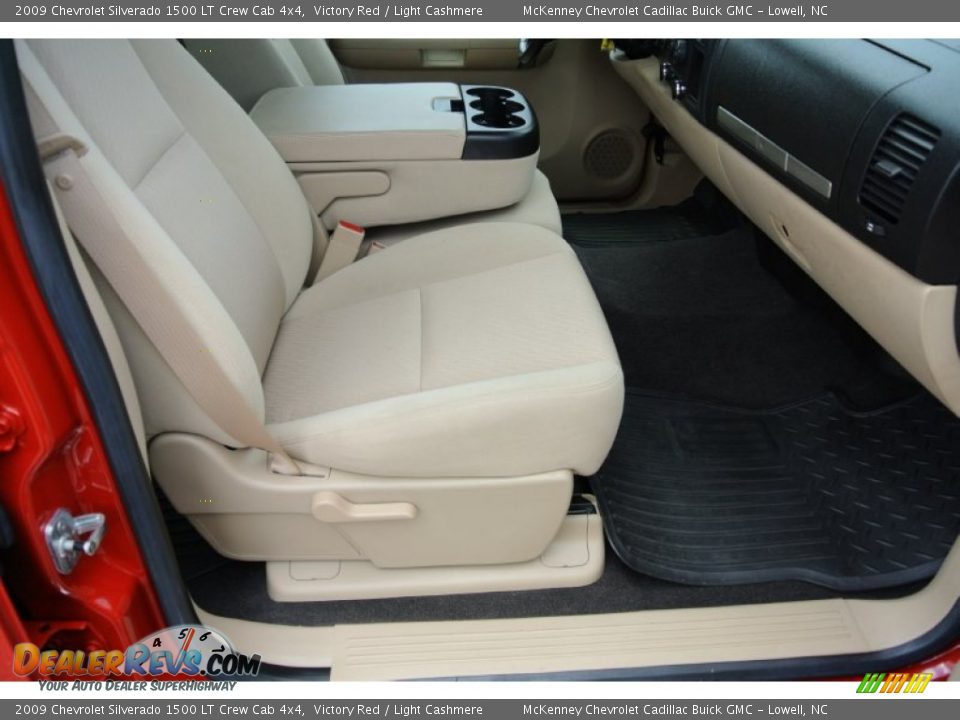 2009 Chevrolet Silverado 1500 LT Crew Cab 4x4 Victory Red / Light Cashmere Photo #19