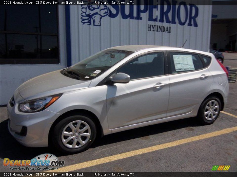 2013 Hyundai Accent GS 5 Door Ironman Silver / Black Photo #4